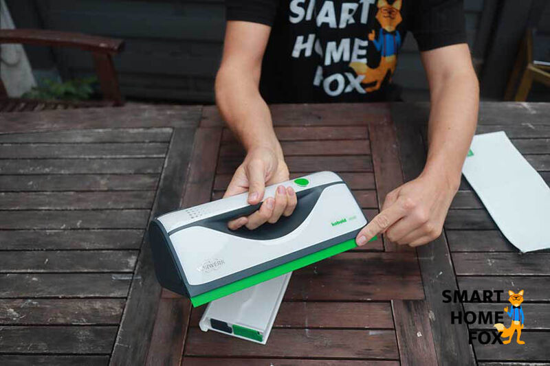 Man sieht die Abziehlippe des Vorwerk Kobold VG100.